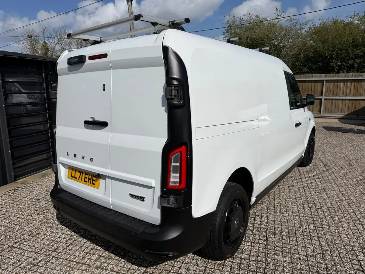 Used LEVC VN5 Business 150 HP (110 kW) 2021 White MPV
