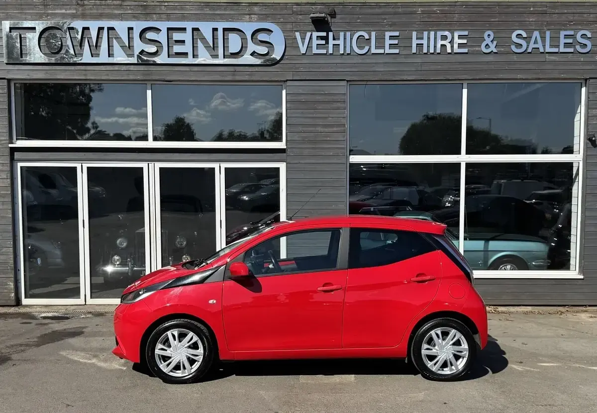 Used Toyota Aygo x-press 69 HP (50 kW) 2016 Red Hatchback