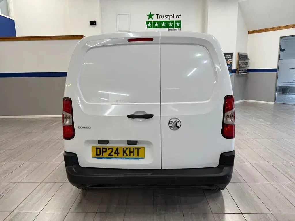 Used Vauxhall Combo S 100 HP (73 kW) 2024 White MPV