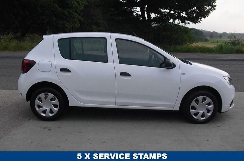 White Used 2018 Dacia Sandero Essentiel Hatchback | £4,995 (Good price) - Image 1/4