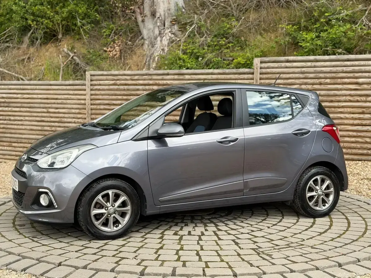 Used Hyundai i10 Premium 83 HP (61 kW) 2016 Grey Hatchback