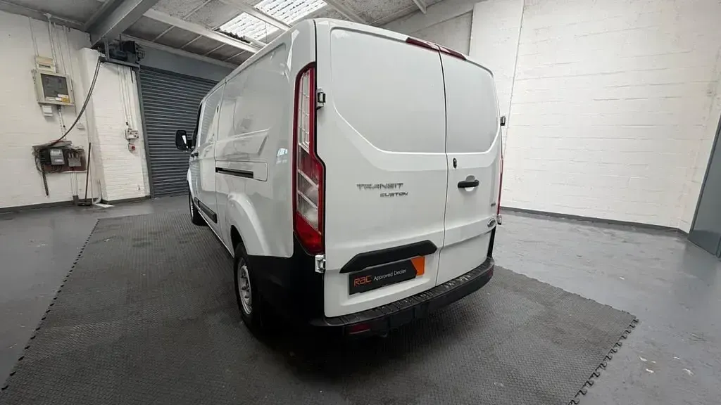 Used Ford Transit Custom 105 HP (77 kW) 2019 White Van