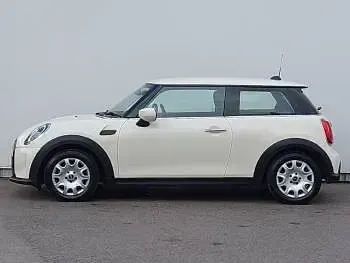 Używany Mini ONE Classic 102 KM (75 kW) 2021 Biały Hatchback