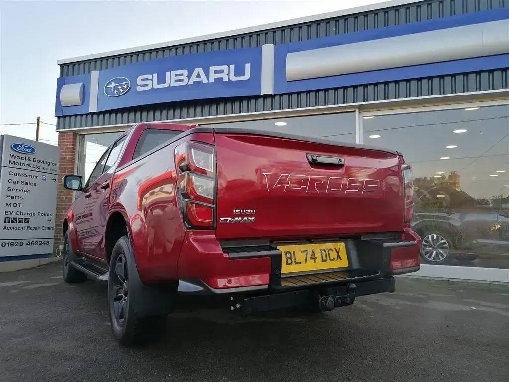 Used Isuzu D-Max 163 HP (119 kW) 2024 Red Pickup