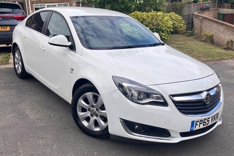 White Used 2015 Vauxhall Insignia SRi Hatchback | £4,250 (Fair price) - Image 1/1