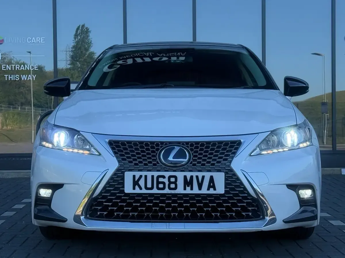 Used Lexus CT200h 2018 White Hatchback