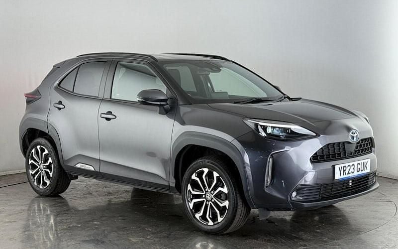 Used 2025 Toyota Yaris Hybrid Design Estate | £20,250 (Super price) - Image 1/3