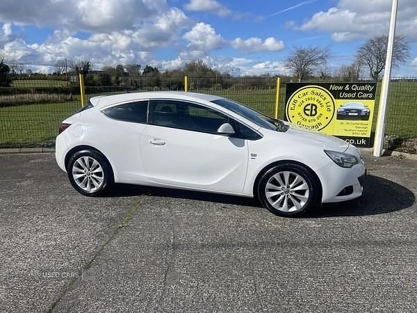 Used Vauxhall Astra GTC SRi 2016 White Hatchback