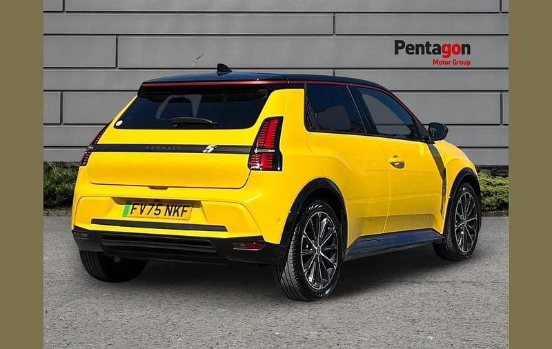 Used Renault R5 Iconic 110 kW (150 HP) 2025 Other Hatchback