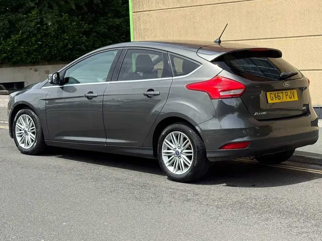 Used Ford Focus Zetec 125 HP (91 kW) 2018 Grey Hatchback