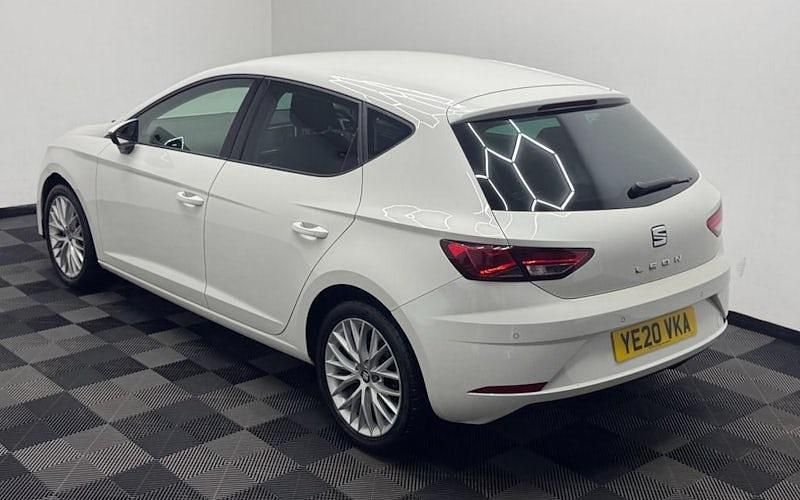 Used Seat Leon SE Dynamic 116 HP (85 kW) 2020 White Hatchback