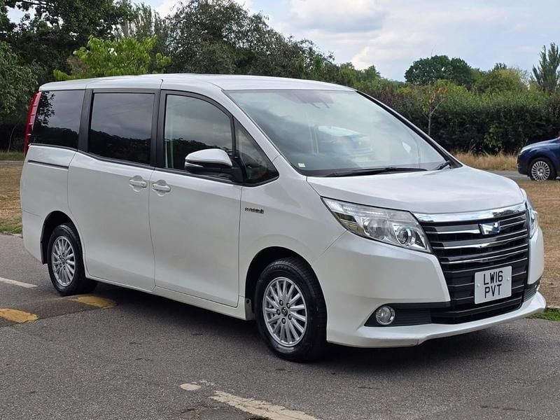 Used Toyota Noah 2016 White MPV