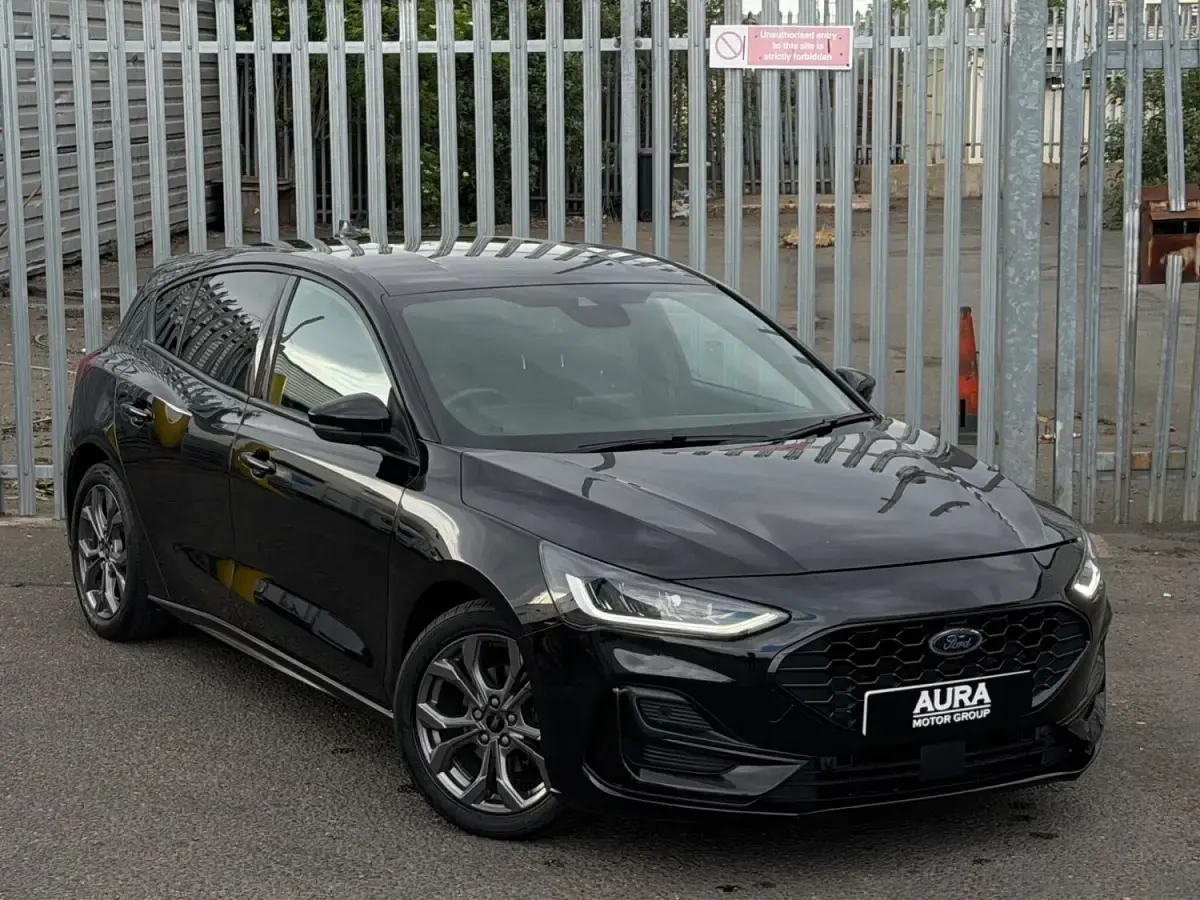 Second-hand Ford Focus ST-Line 120 CP (88 kW) 2022 Negru Hatchback