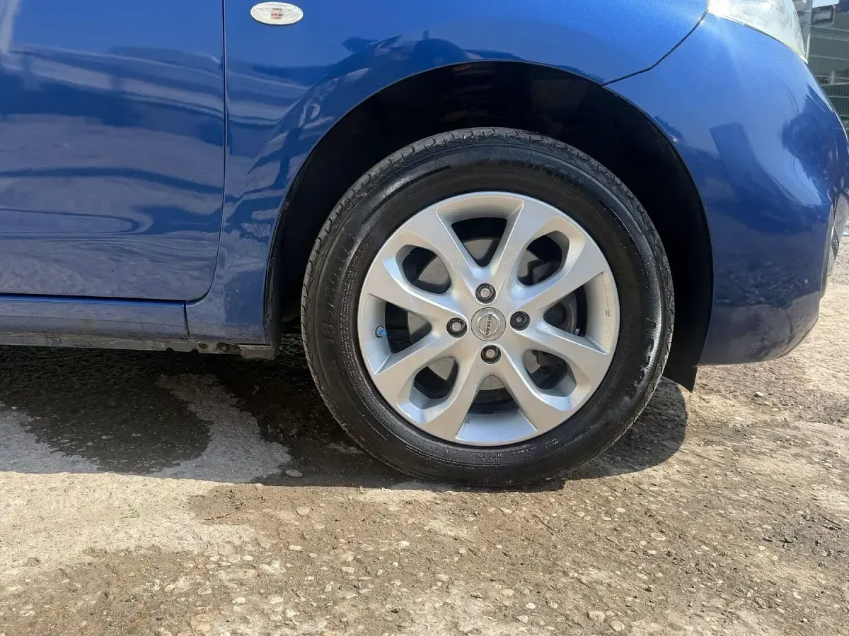 Used Nissan Micra Acenta 80 HP (58 kW) 2016 Blue Hatchback