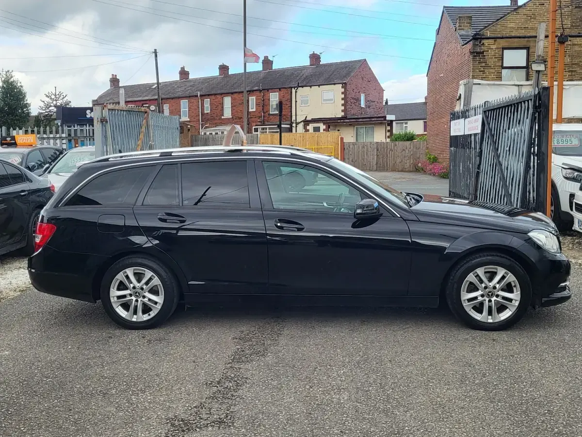 Used Mercedes C220 Executive 2013 Black Estate