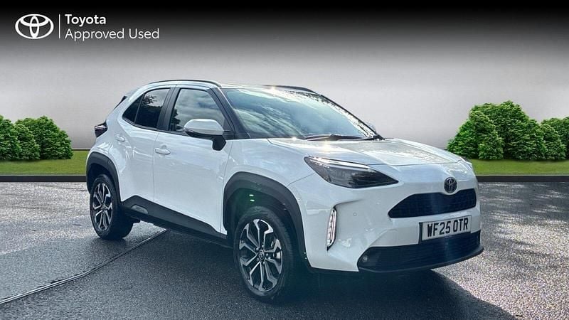 Pure white Used 2025 Toyota Yaris Hybrid Design Estate | £24,318 (Super price) - Image 1/3