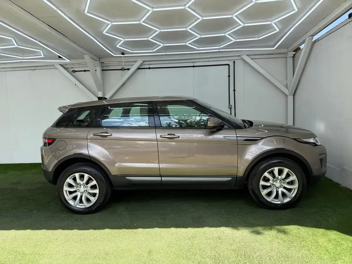 Used Land Rover Range Rover evoque SE 2017 Brown Estate