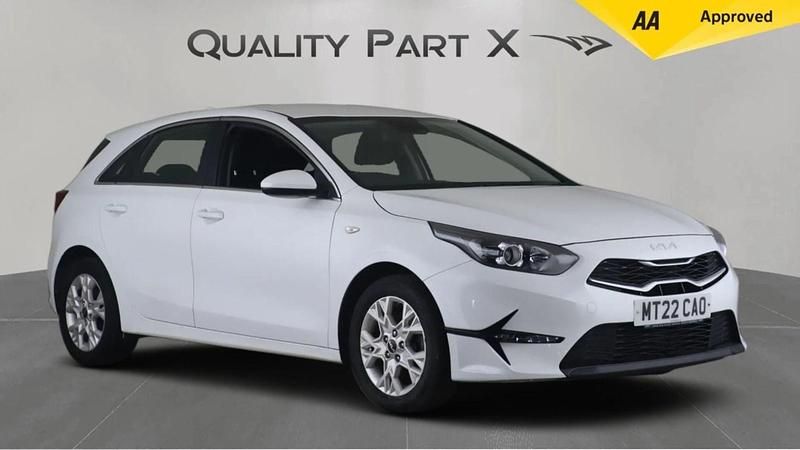 White Used 2022 Kia Ceed Hatchback | £9,971 (Good price) - Image 1/3