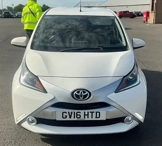Used Toyota Aygo X-pure 69 HP (50 kW) 2016 White Hatchback