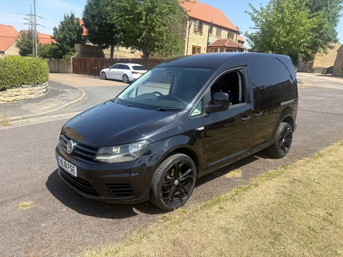 Used VW Caddy Startline 75 HP (55 kW) 2018 Black MPV