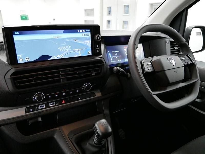 Used Peugeot Expert 120 HP (88 kW) 2024 White Van