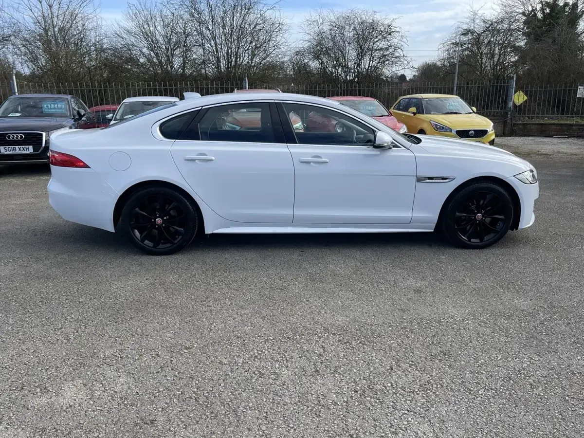 Usado Jaguar XF R-Sport 200 HP (147 kW) 2018 Branco Sedan