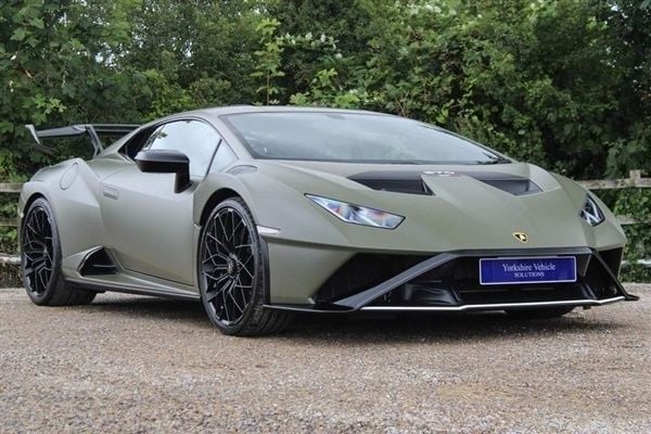 Green Used 2023 Lamborghini Huracán Coupe | £282,995 - Image 1/1