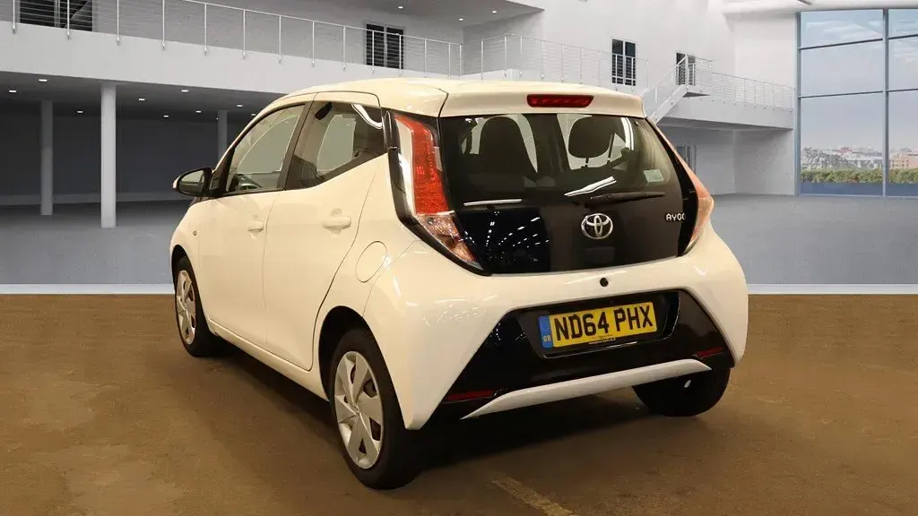 Used Toyota Aygo X-play 69 HP (50 kW) 2015 White Hatchback