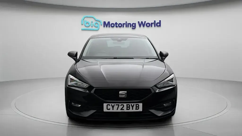 Begagnad Seat Leon FR 130 HK (95 kW) 2023 Svart Halvkombi