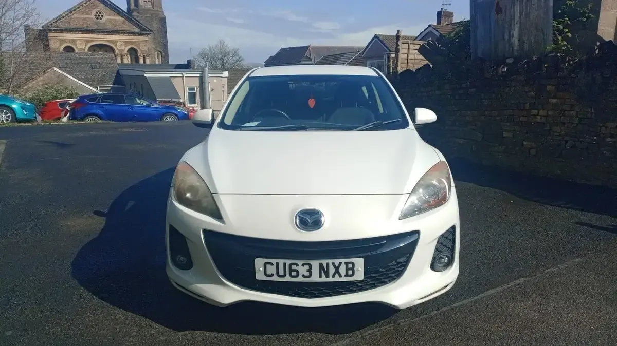 Used Mazda 3 105 HP (77 kW) 2013 White Hatchback