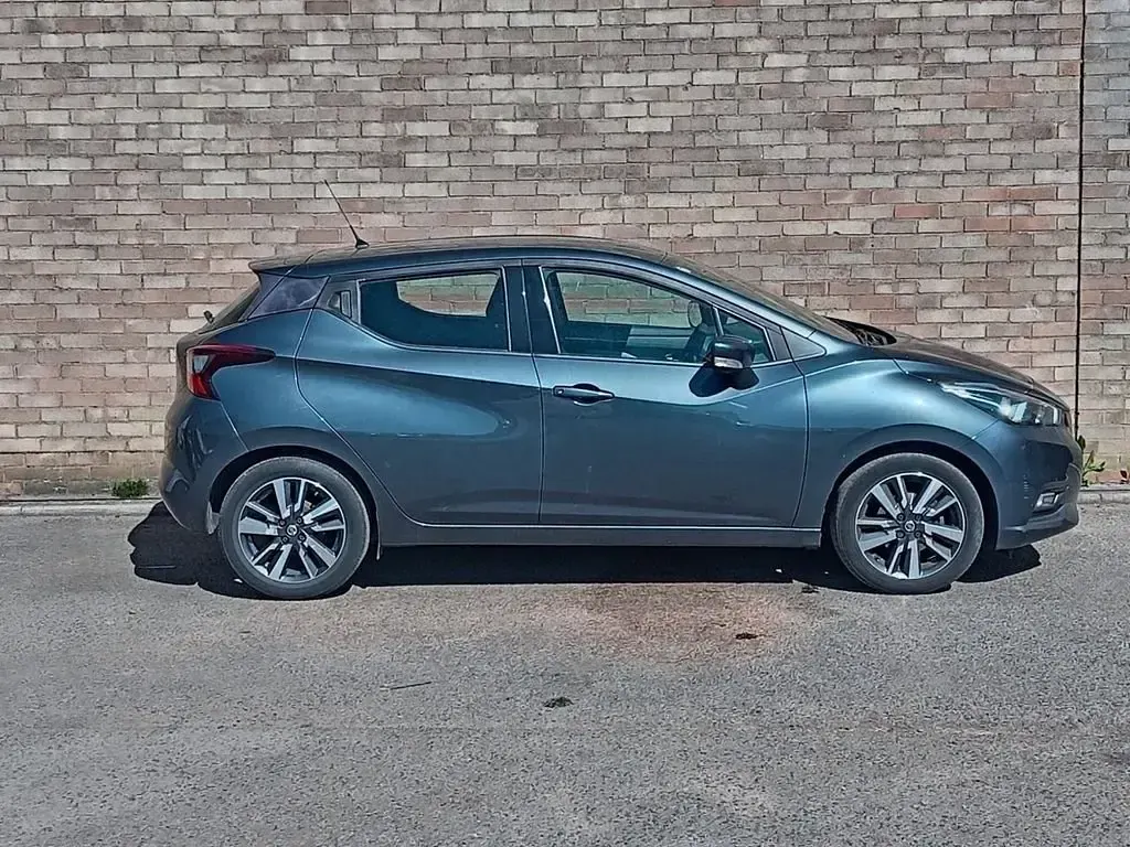 Usado Nissan Micra Acenta 71 HP (52 kW) 2019 Cinzento Citadino