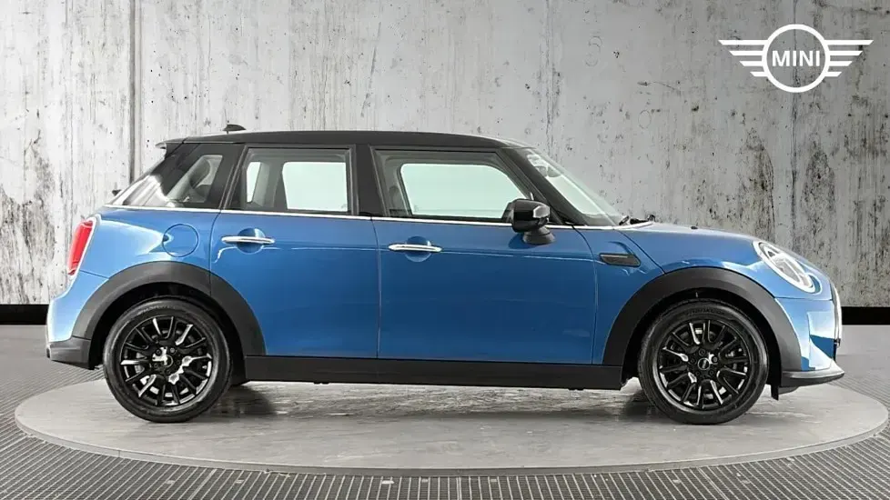 Usado Mini Cooper Classic 134 CV (98 kW) 2022 Azul Utilitario
