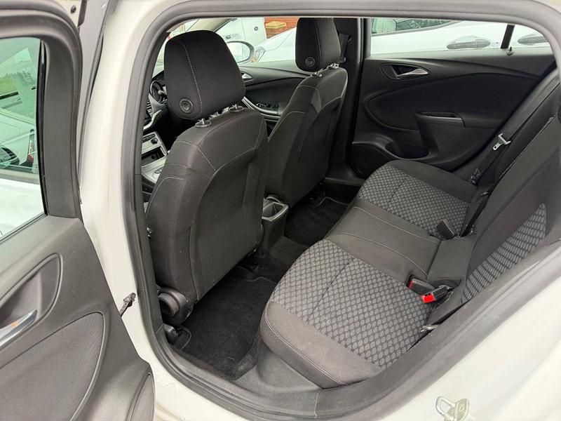 Used Vauxhall Astra Design Edition 2019 White Estate