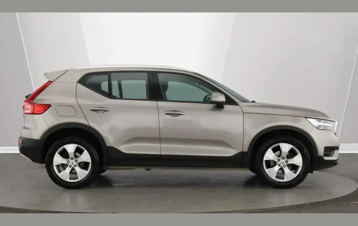 Used Volvo XC40 Momentum 161 HP (118 kW) 2021 Grey SUV