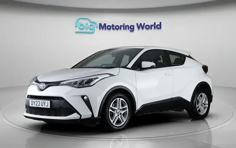 Used Toyota C-HR 122 HP (89 kW) 2023 White SUV