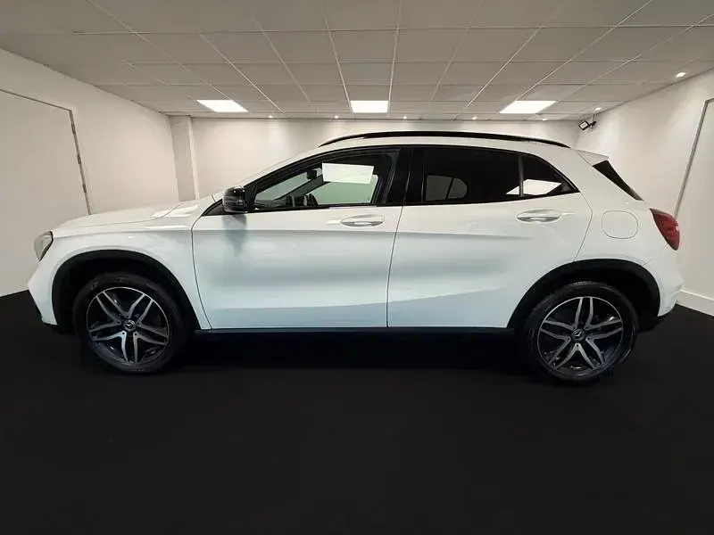 Used Mercedes GLA180 Urban 122 HP (89 kW) 2018 White SUV