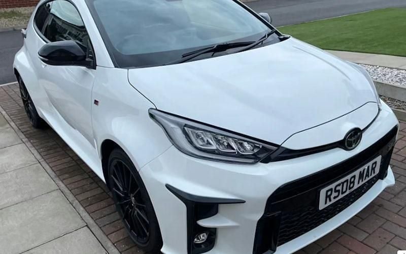 Used Toyota Yaris 261 HP (191 kW) 2021 White Hatchback