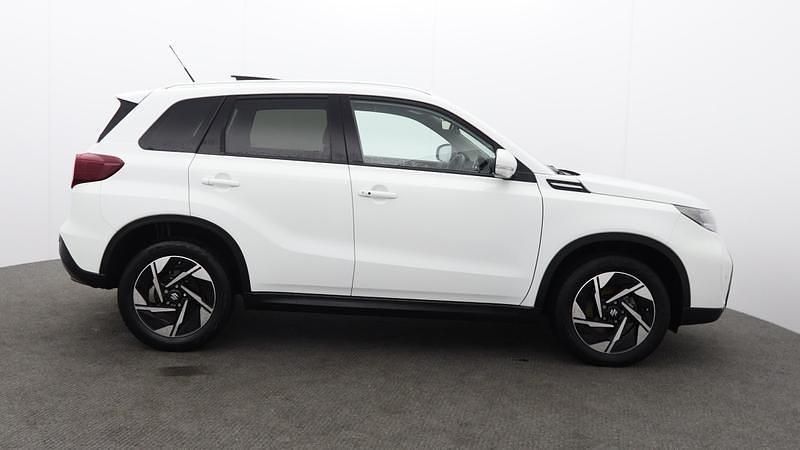 Second-hand Suzuki Vitara 116 CP (85 kW) 2025 Alb SUV