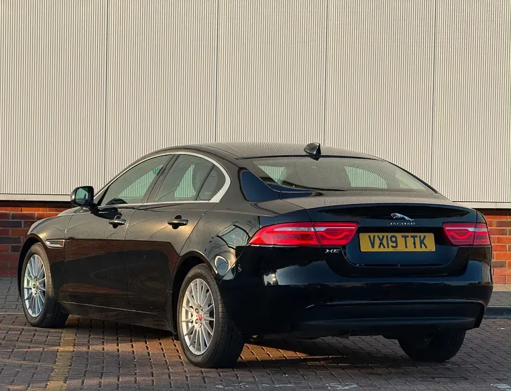Used Jaguar XE SE 180 HP (132 kW) 2019 Black Sedan