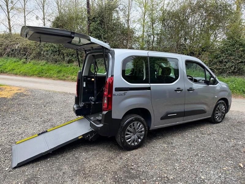 Usado Citroën Berlingo 2025 Cinzento Monovolume