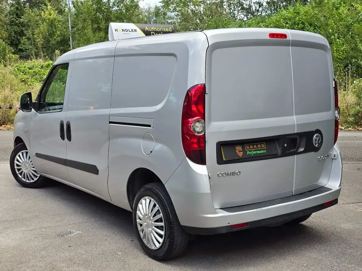 Used Vauxhall Combo Sportive 105 HP (77 kW) 2016 Silver MPV