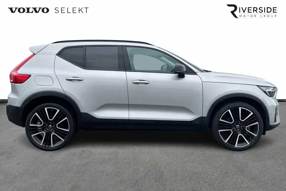 Used Volvo XC40 Ultra 197 HP (144 kW) 2025 Silver dawn SUV