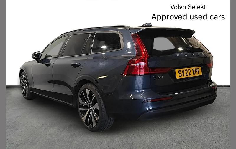 Used Volvo V60 Core 161 HP (118 kW) 2022 Blue Estate
