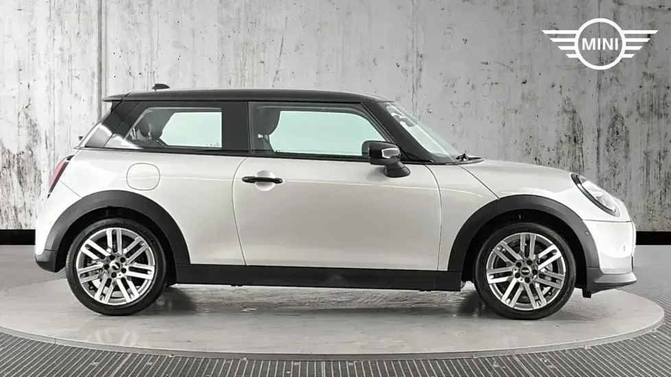 Used Mini Cooper Hatch 113 kW (154 HP) 2025 Silver Hatchback