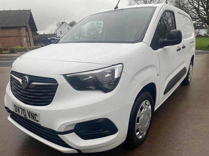 Used Vauxhall Combo Sportive 100 HP (73 kW) 2020 White MPV