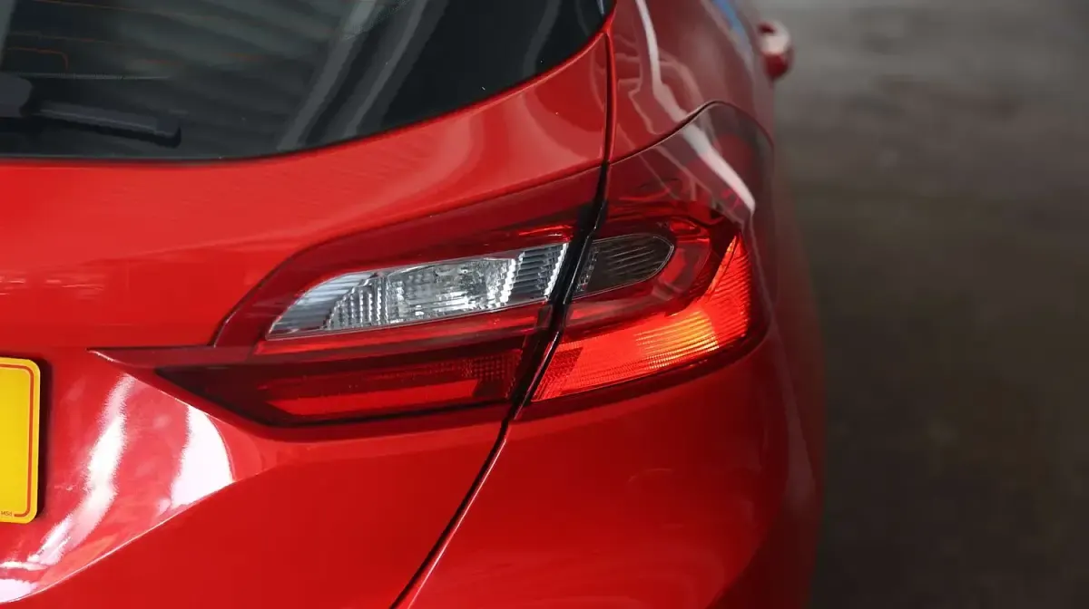 Used Ford Fiesta Zetec 70 HP (51 kW) 2019 Red Hatchback