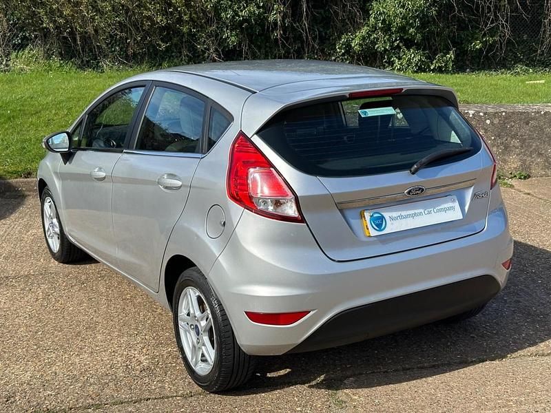 Used Ford Fiesta Zetec 82 HP (60 kW) 2013 Silver Hatchback