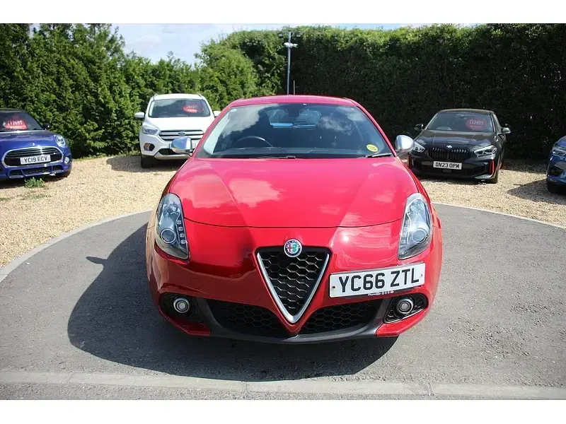 Used Alfa Romeo Giulietta Super 150 HP (110 kW) 2016 Alfa red gloss Hatchback