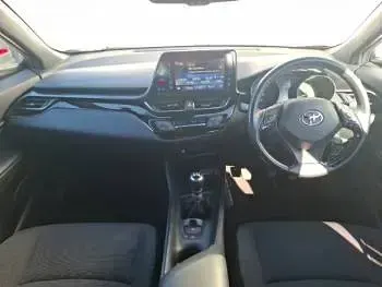 Usado Toyota C-HR 115 HP (84 kW) 2019 Vermelho SUV