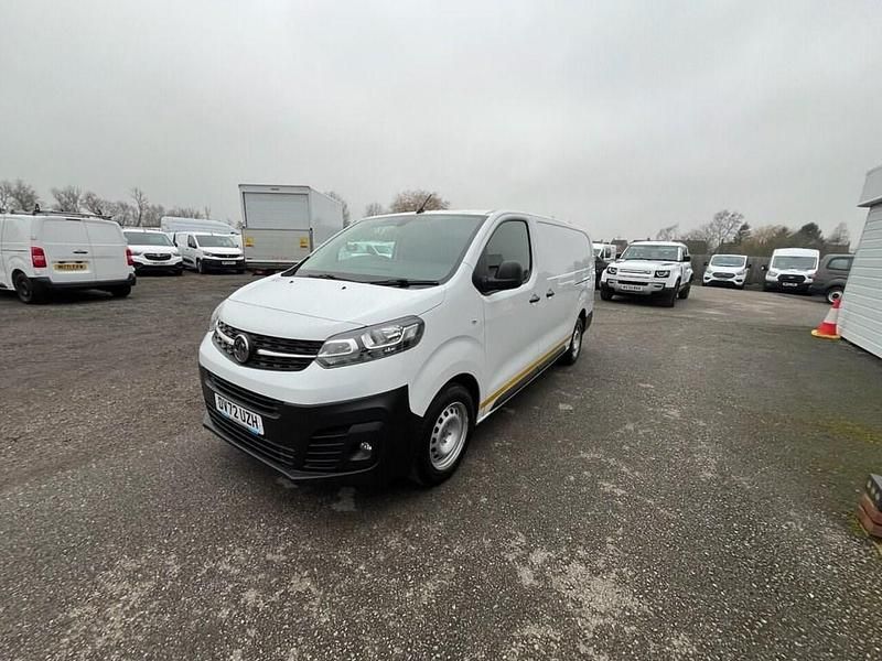 Used Vauxhall Vivaro S 100 HP (73 kW) 2022 White MPV